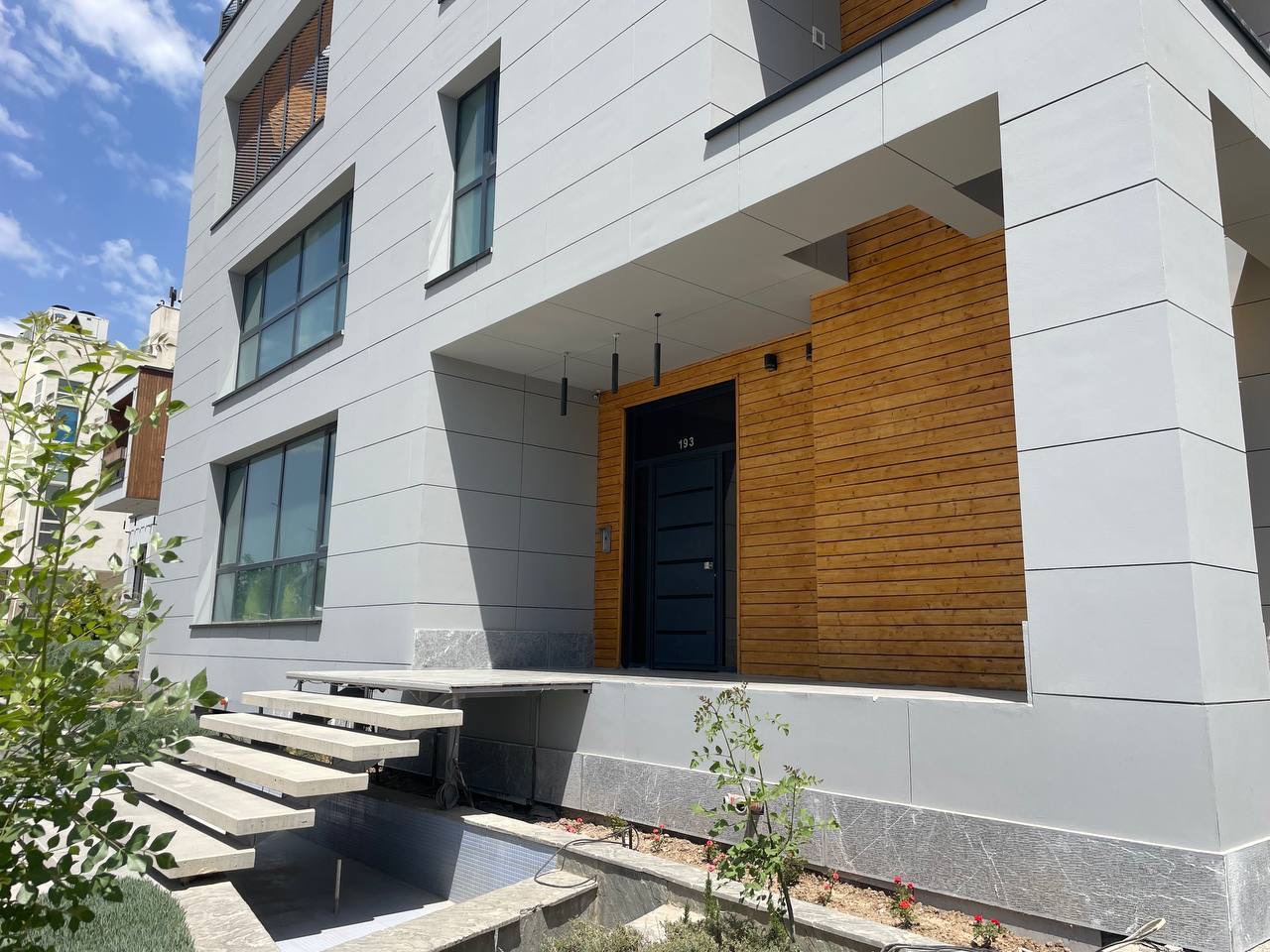 بازسازی مدرن نمای ساختمان در پارک فناوری پردیس؛ تلفیق مهندسی LSF و زیبایی فایبر سمنت برد